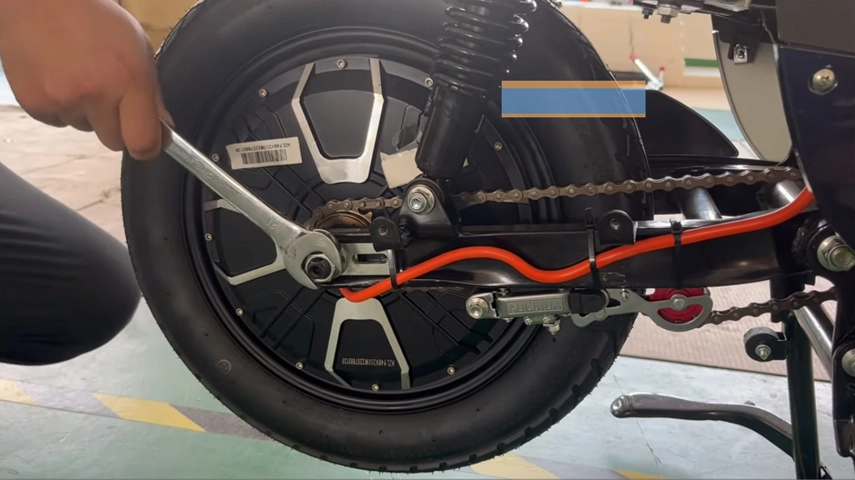 Cómo cambiar el neumático trasero del Scooter Eléctrico