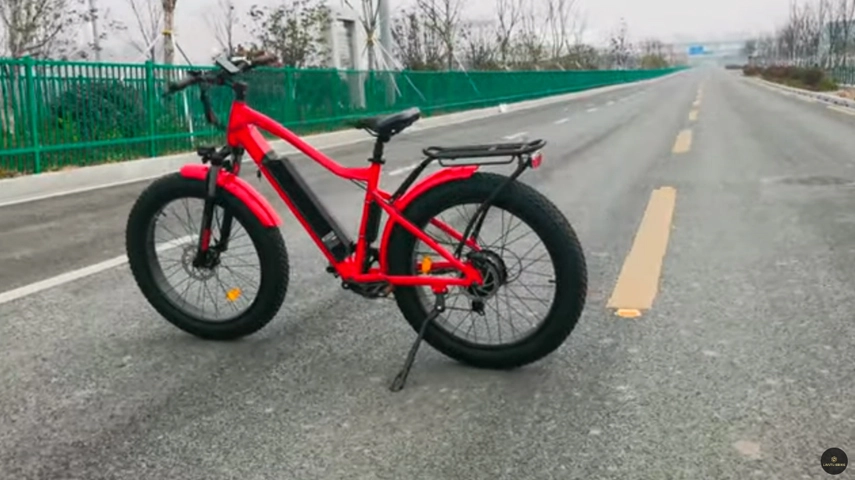 Bicicleta eléctrica de neumático rojo para hombres